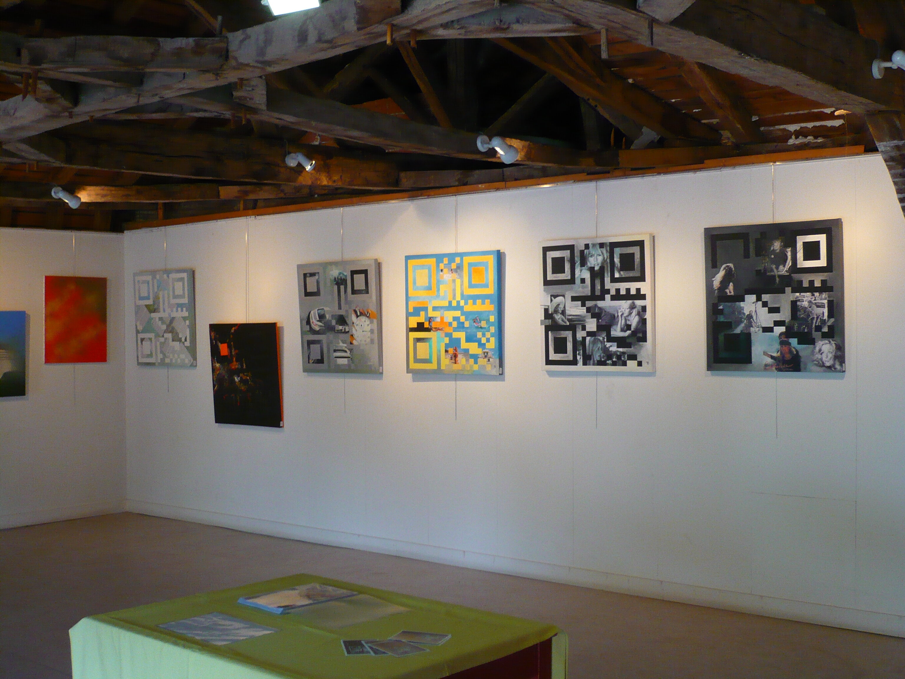 Exposition à Brantôme en Périgord salle de l'horloge