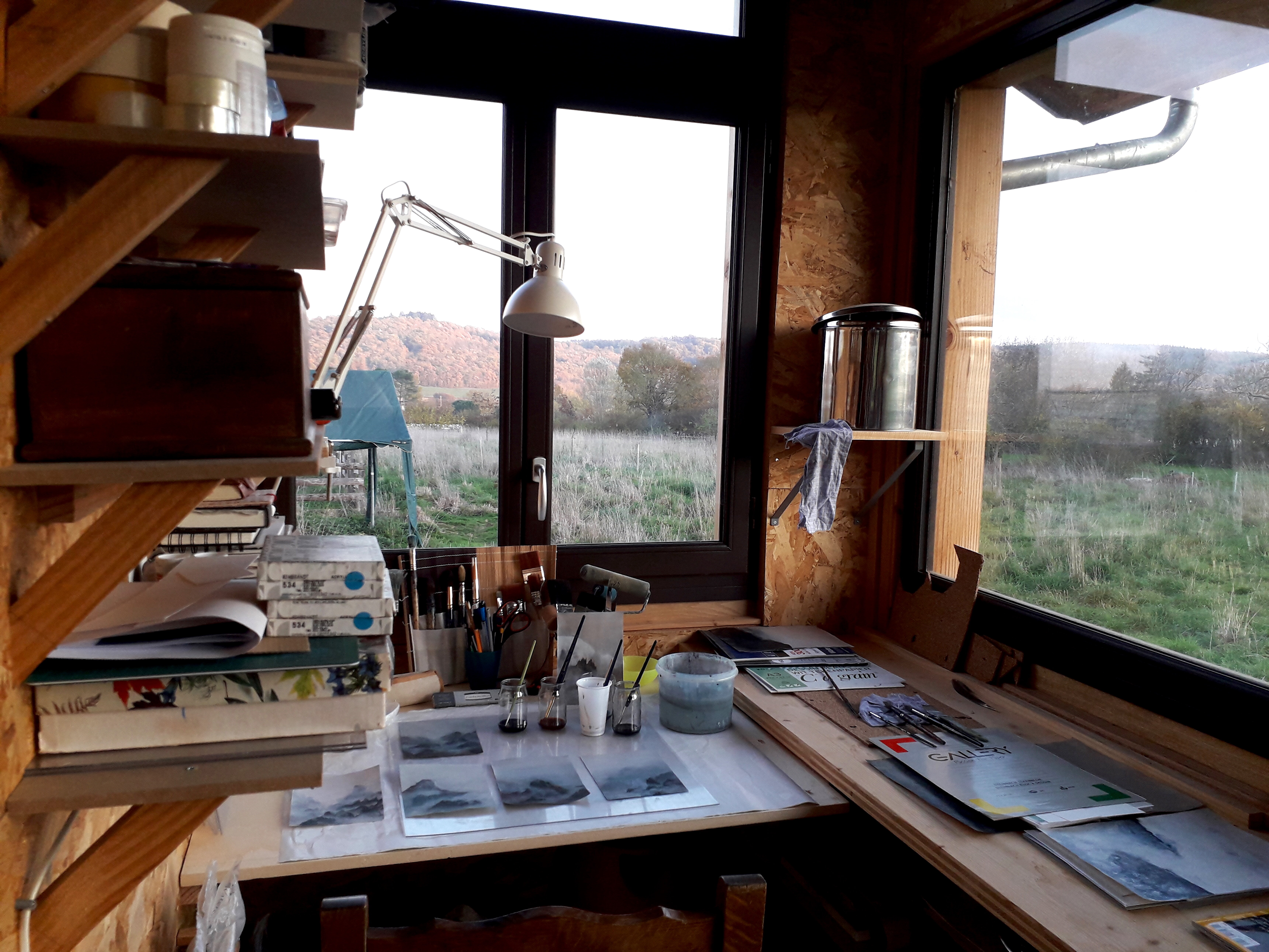 L'atelier, lieu de liberté, passage entre le monde intérieur et le monde extérieur.