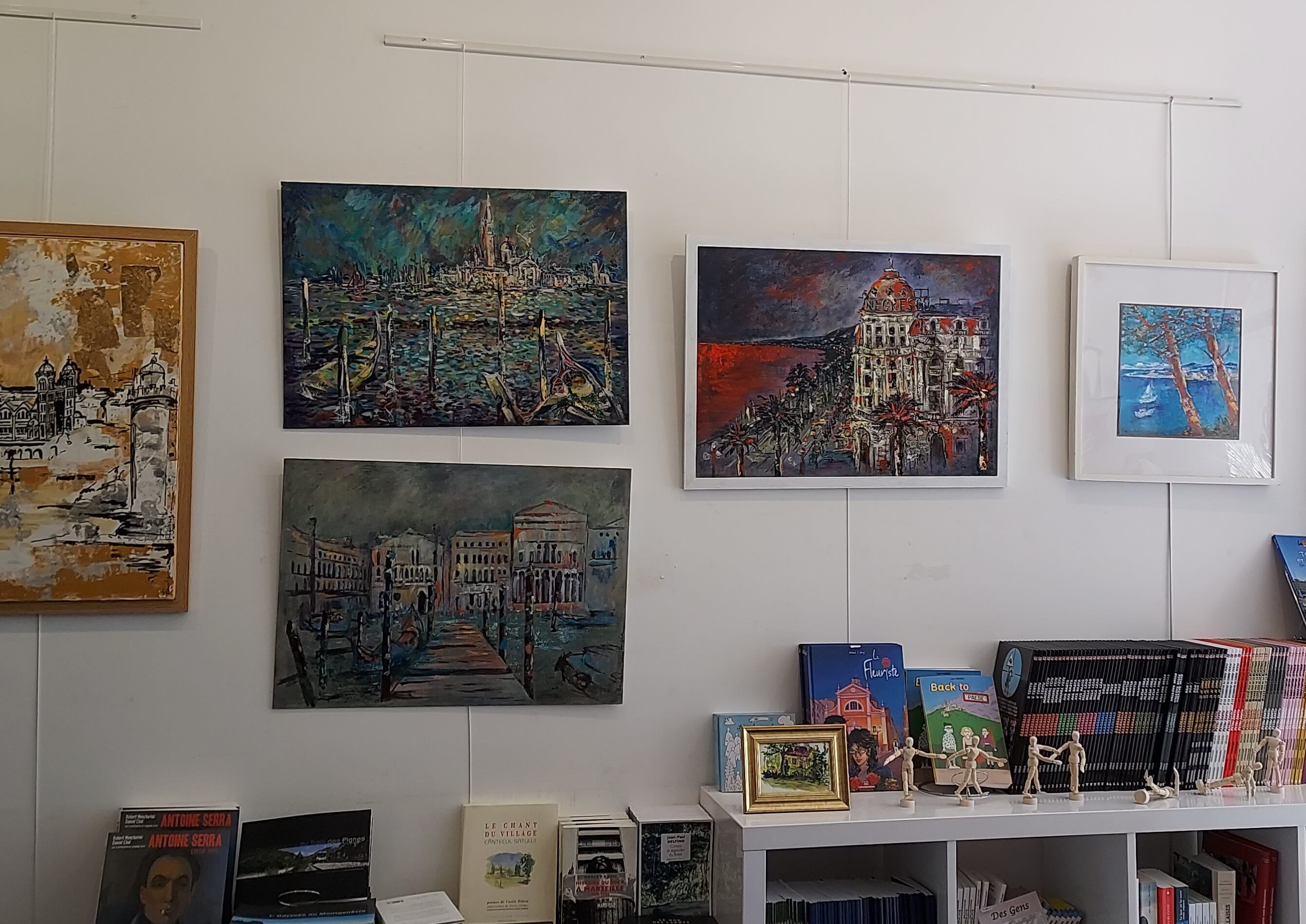Mon univers : des livres et mes peintures
