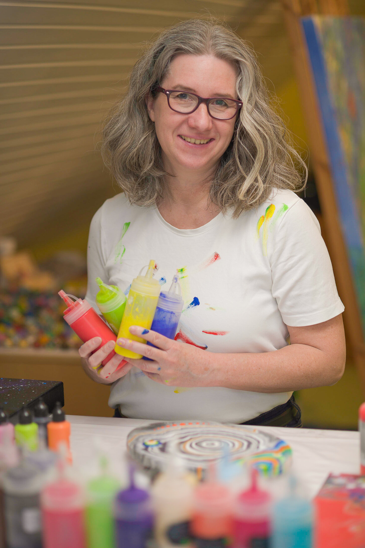 Im Atelier an meinem Arbeitstisch für Fluid Art.