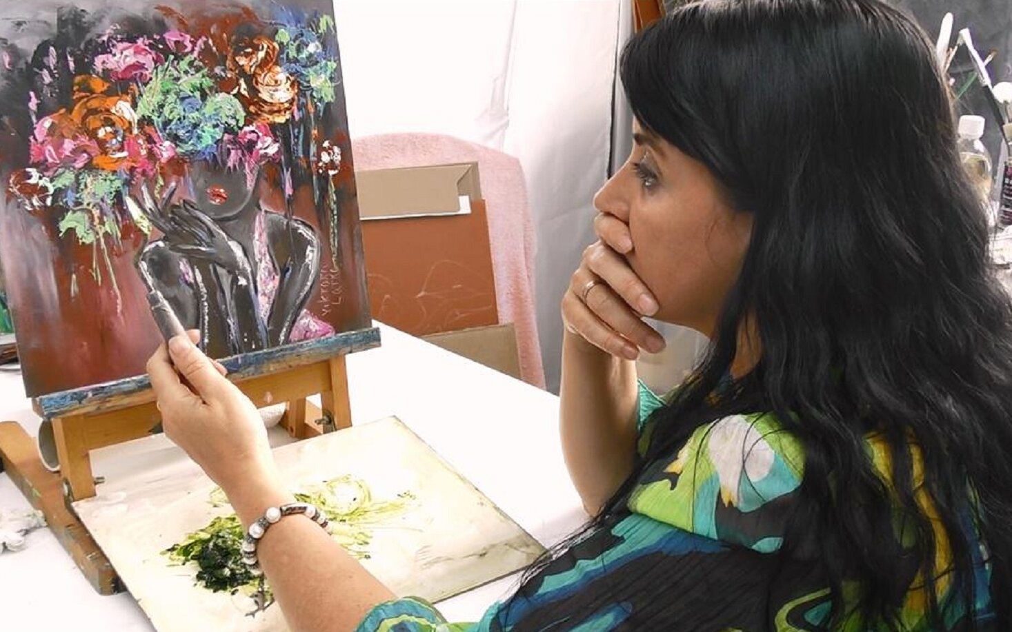 Colorful female portraits attract and fascinate me. I especially like the faceless portrait, where each viewer can see their own imaginary face... The crown of flowers on her head brings ""Eva'' closer to nature.